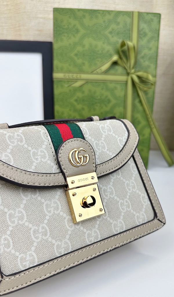 激安グッチバッグコピー角部分ディテール